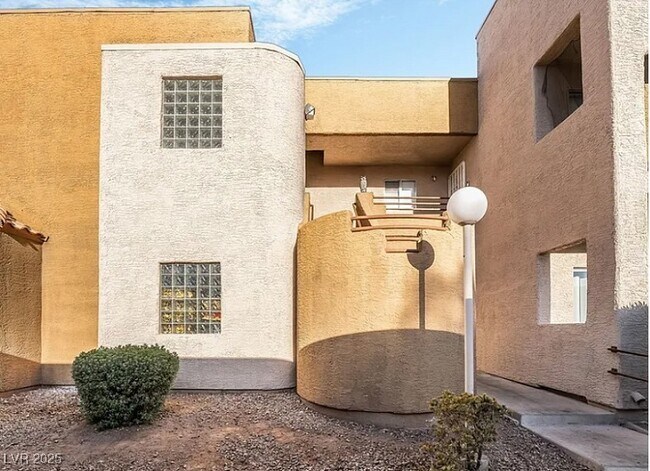 Building Photo - 6857 Tamarus St