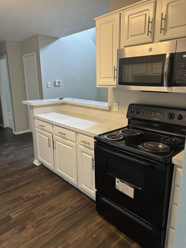 Foto del edificio - 5916 Westcreek Dr