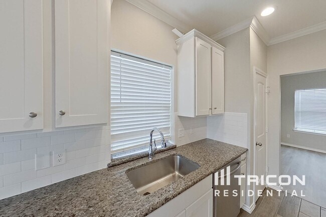 Foto del edificio - 523 Long Prairie Dr