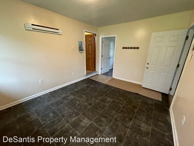Building Photo - 3 br, 2.5 bath House - 269 Rochester Road