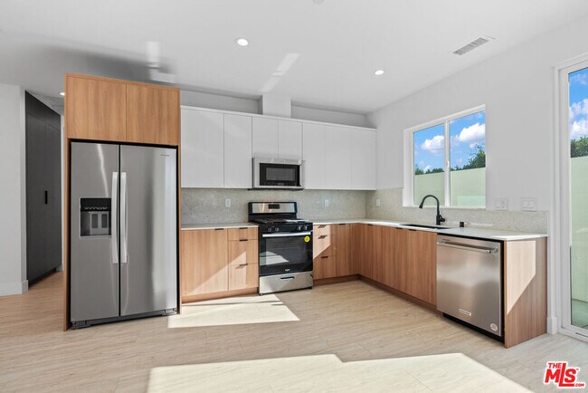 Building Photo - 15216 Holyland Dr