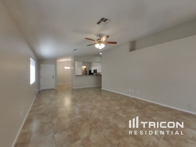 Foto del edificio - 2648 W Kristina Ave