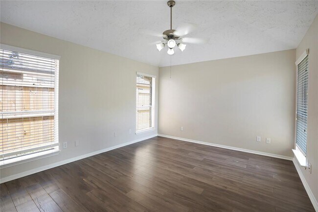 Foto del edificio - 19219 Winding Branch Dr