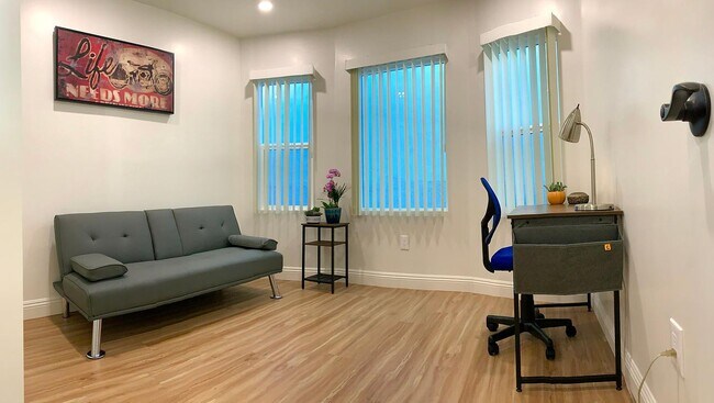 Foto del edificio - 540 N Harvard Blvd