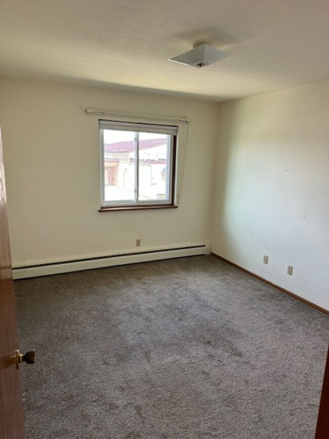 Building Photo - Golden Oak Apartments