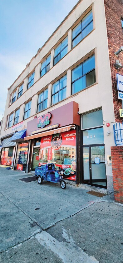Foto principal - 795 Main Ave