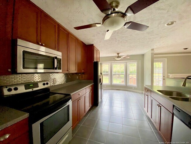 Building Photo - 480 Northview Dr
