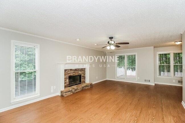 Building Photo - 244 Dene Dr