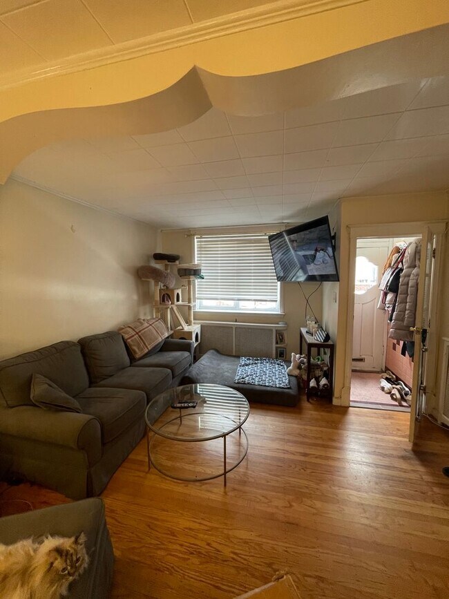 Building Photo - Modern 3 Bedroom, 1 Bath Passyunk Sq. Home...