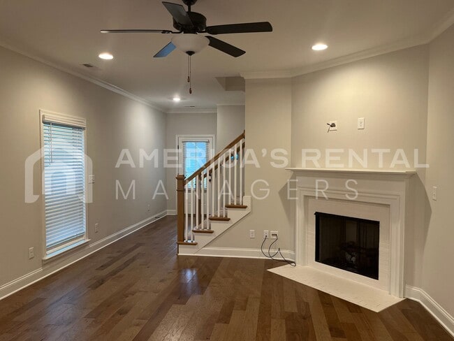 Foto del edificio - DEPOSIT PENDING!!! Home for rent in Chelse...