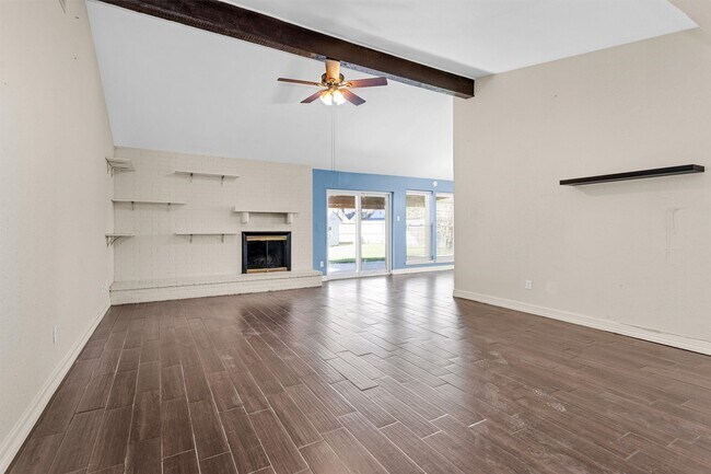 Foto del edificio - 13650 Cherrydown St