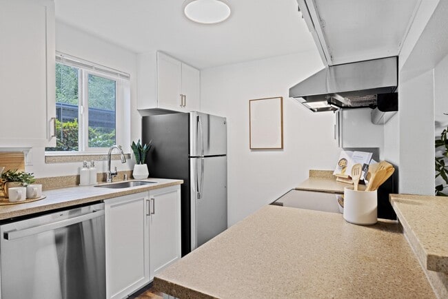 Modern Kitchen at 2000 Lake Washington Apartments in Renton, WA 98056 - 2000 Lake Washington Apartments