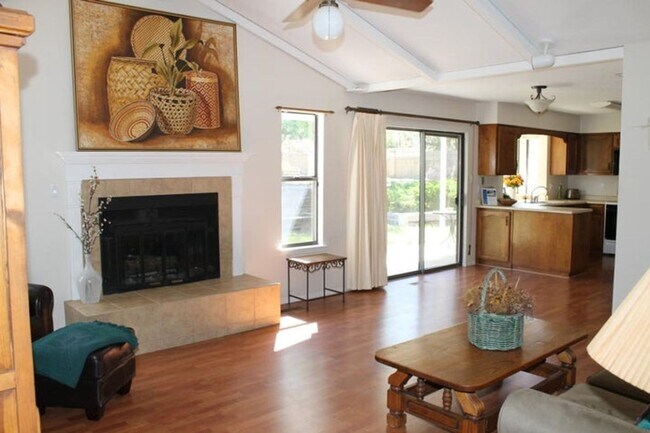 Foto del edificio - Foothills 3/BD 2/BA 2/CG