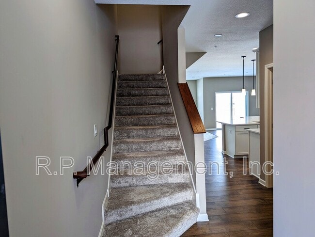 Building Photo - 5951 Urbandale Ln N