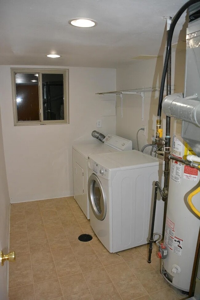 Extra large laundry room - 4410 S. Xanthia Street