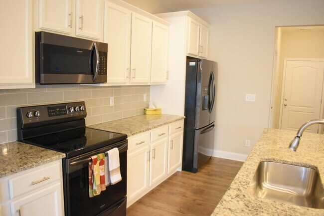 Building Photo - 6023 Willow Glen Dr