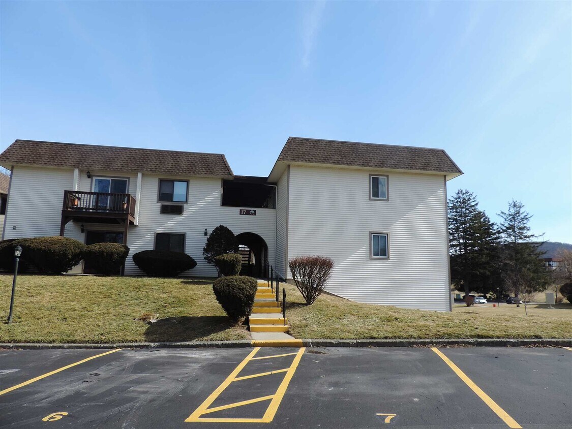17 Village Park Dr Unit 3B, Fishkill, NY 12524 Condo for Rent in
