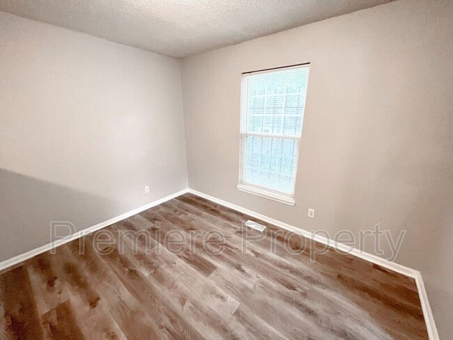 Building Photo - 4202 Flora Ave