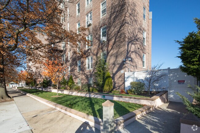 Exterior del edificio - 2239 Troy Ave