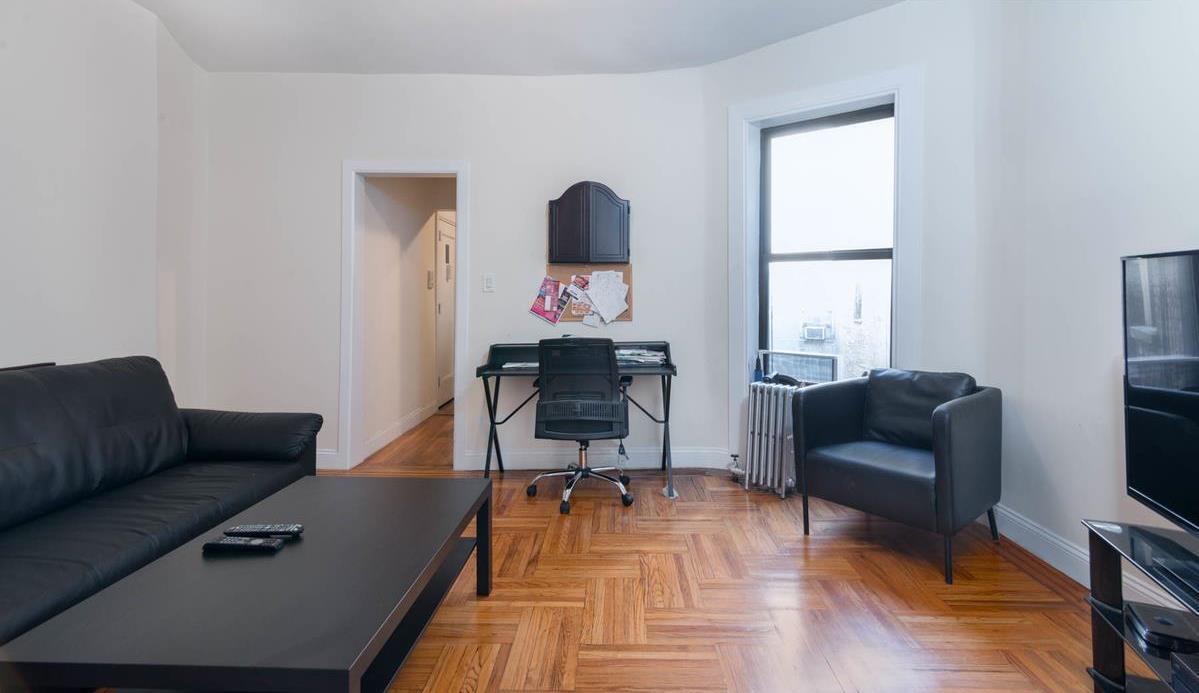 Primary Photo - 232 E 12th St