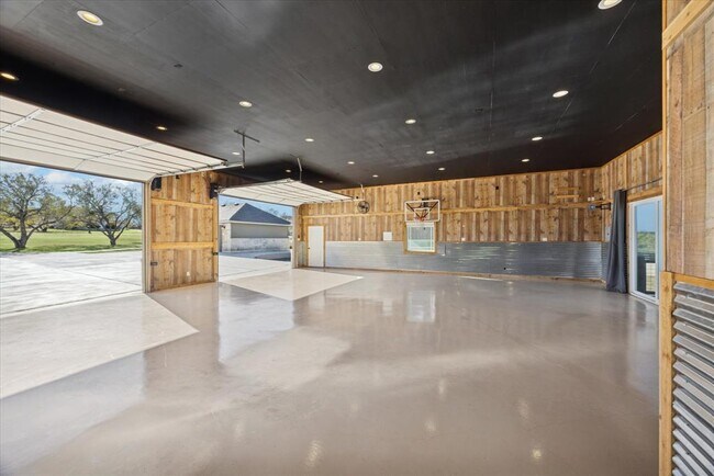 Foto del edificio - 100 Cross Trail