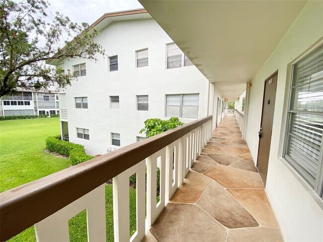 Building Photo - 149 Mansfield D