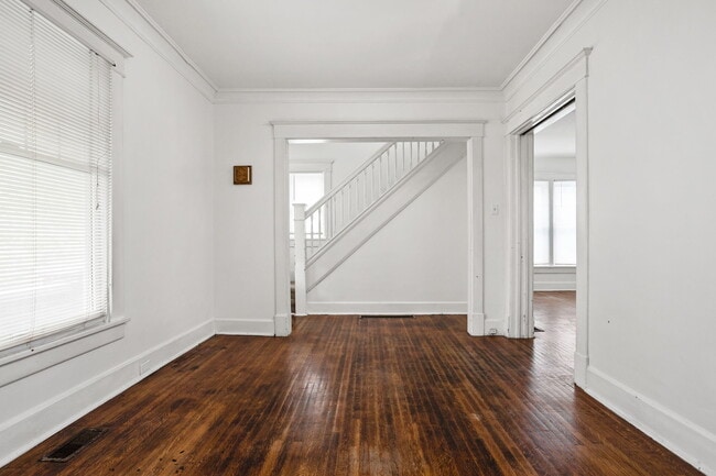 Building Photo - 418 N Drexel Ave