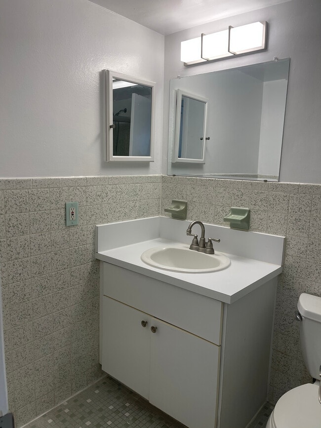 Bathroom sink - 186 NW 4th Ave