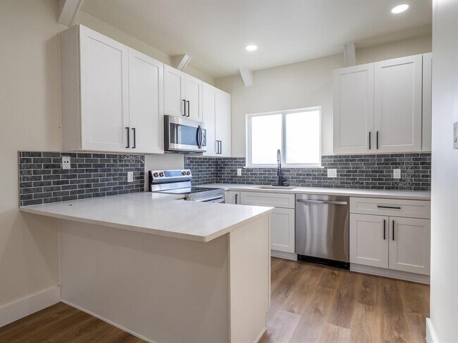 Foto del edificio - 210 Mockingbird Ln W