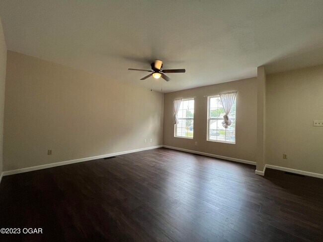 Building Photo - 105 Bogey Cir