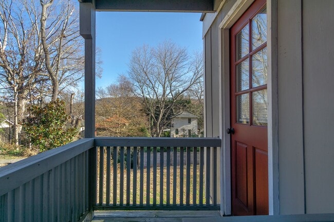 Building Photo - Montford Furnished Rental