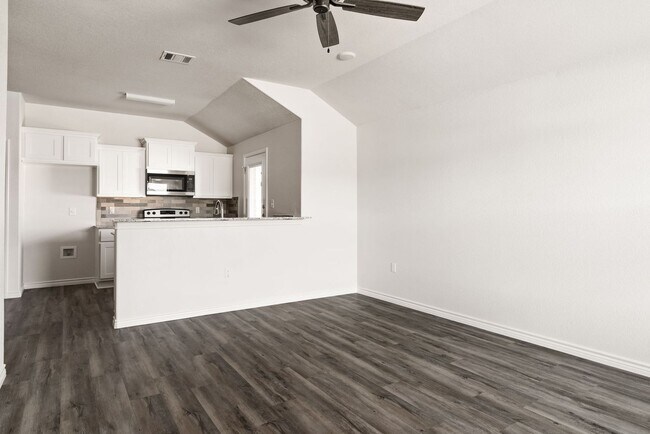 Building Photo - Brand New Duplex