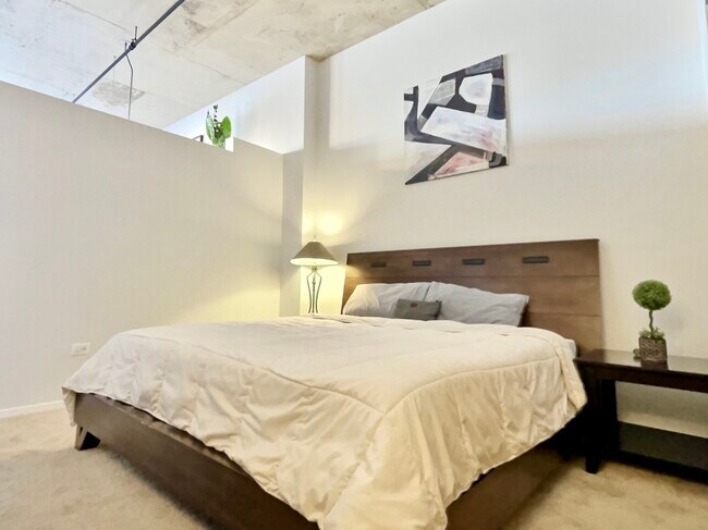 Building Photo - 6 S Laflin St