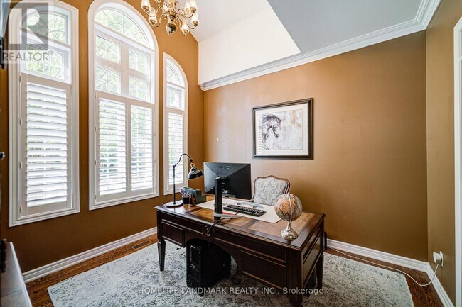 Photo du bâtiment - 1388 Pinery Crescent