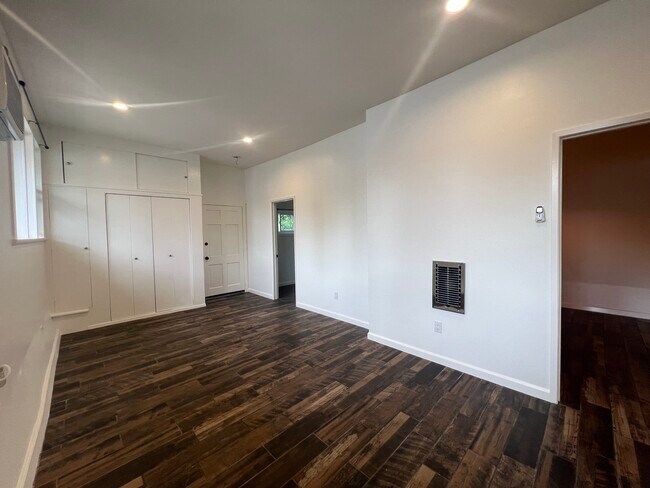 Building Photo - 321 Ximeno Ave