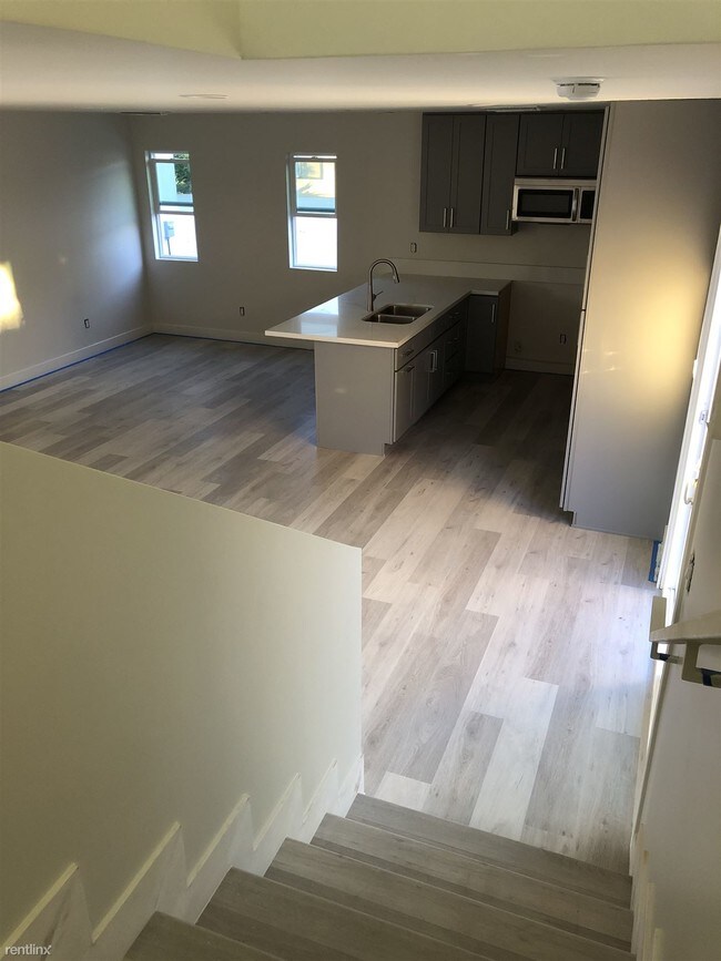 Building Photo - 3 br, 2.5 bath House - 730 1/2 Keenan Ave