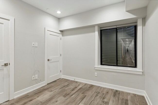 Building Photo - 4 br, 3 bath 4plex - 3834 BARING ST Unit 101