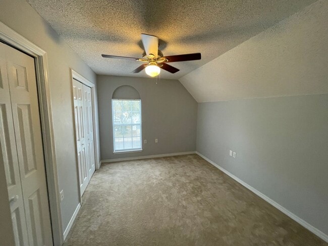 Foto del edificio - Introducing a Charming Home Retreat Locate...