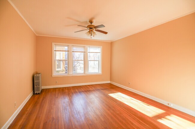 Foto del edificio - 5939 N Northwest Hwy