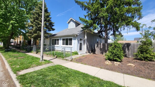 Foto del edificio - 1314 E 10th St