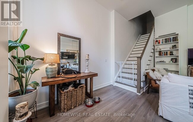 Building Photo - 6 Parkwood Ave