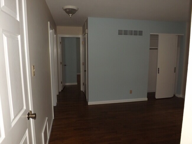 Building Photo - 13485 Coliseum Dr