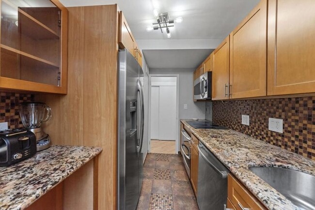 Building Photo - 2 bedroom in Chicago IL 60613