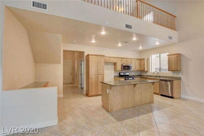 Building Photo - Gorgeous Southern Highlands 3 bedroom + loft and office with a sparkling pool!