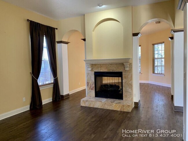 Foto del edificio - BEAUTIFUL 4 BEDROOM POOL HOME