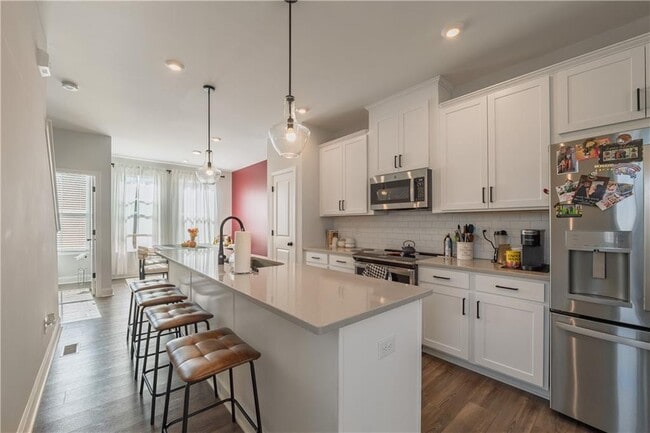 Building Photo - 313 Skylar Way SE