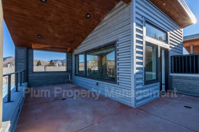 Building Photo - 1613 Montana St