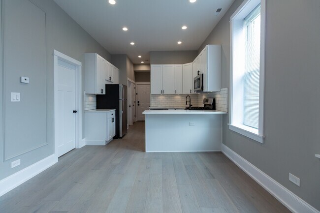 Building Photo - 2618 W Evergreen Ave
