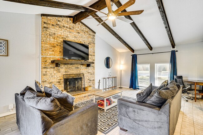 Foto del edificio - 4624 Trailwood Dr