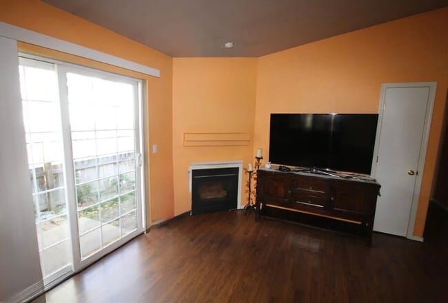 Foto del edificio - 928 NE Hidden Valley Dr